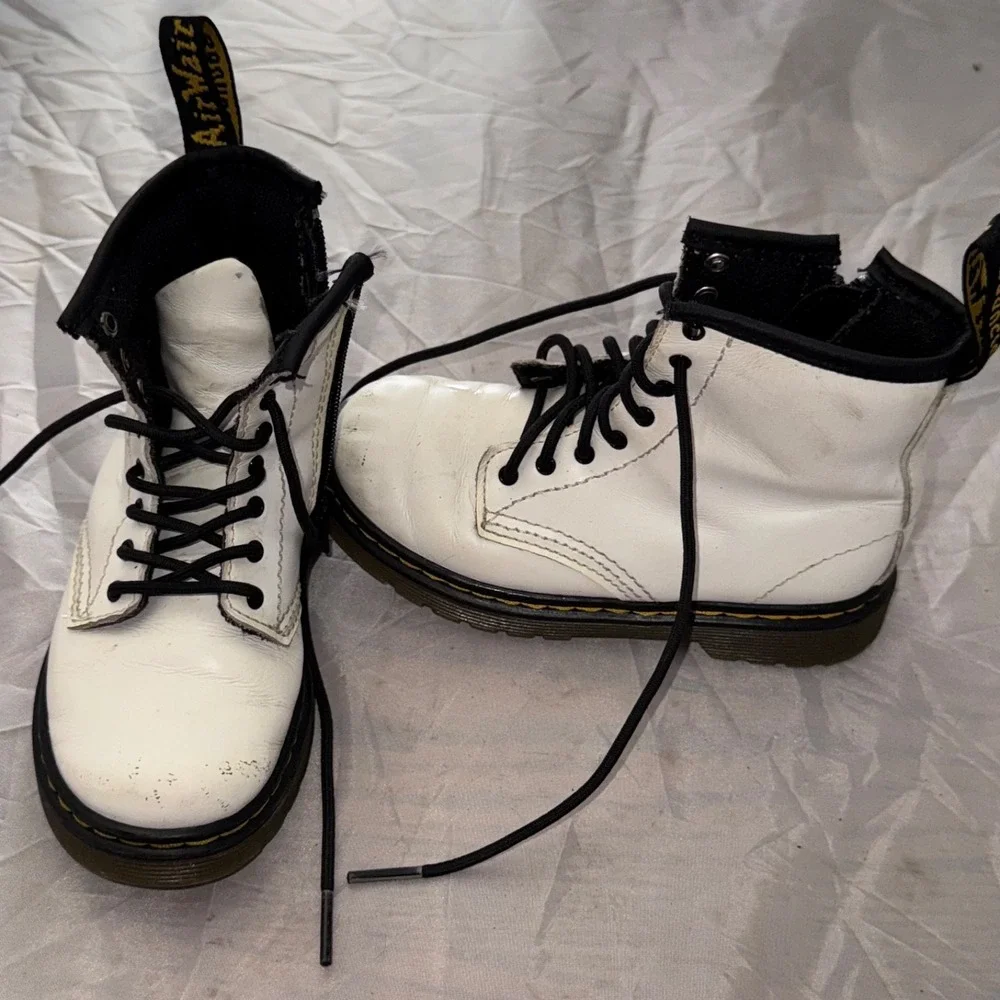 Doc Martins White Lace up Boot Ska Goth Skater Kids Size 9 streetwear